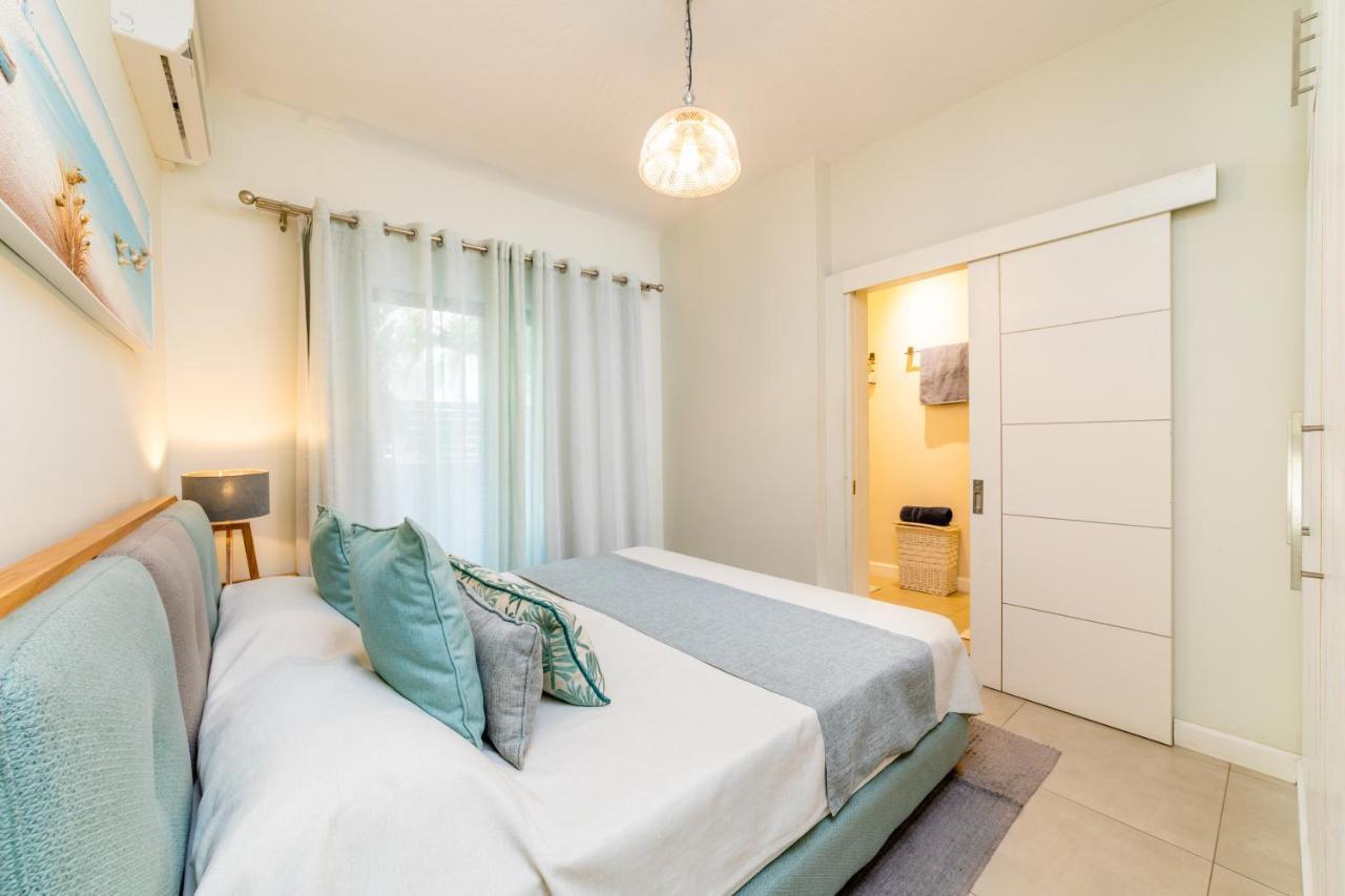 Beachcove Apt No 1 Pereybere Beach Esterno foto