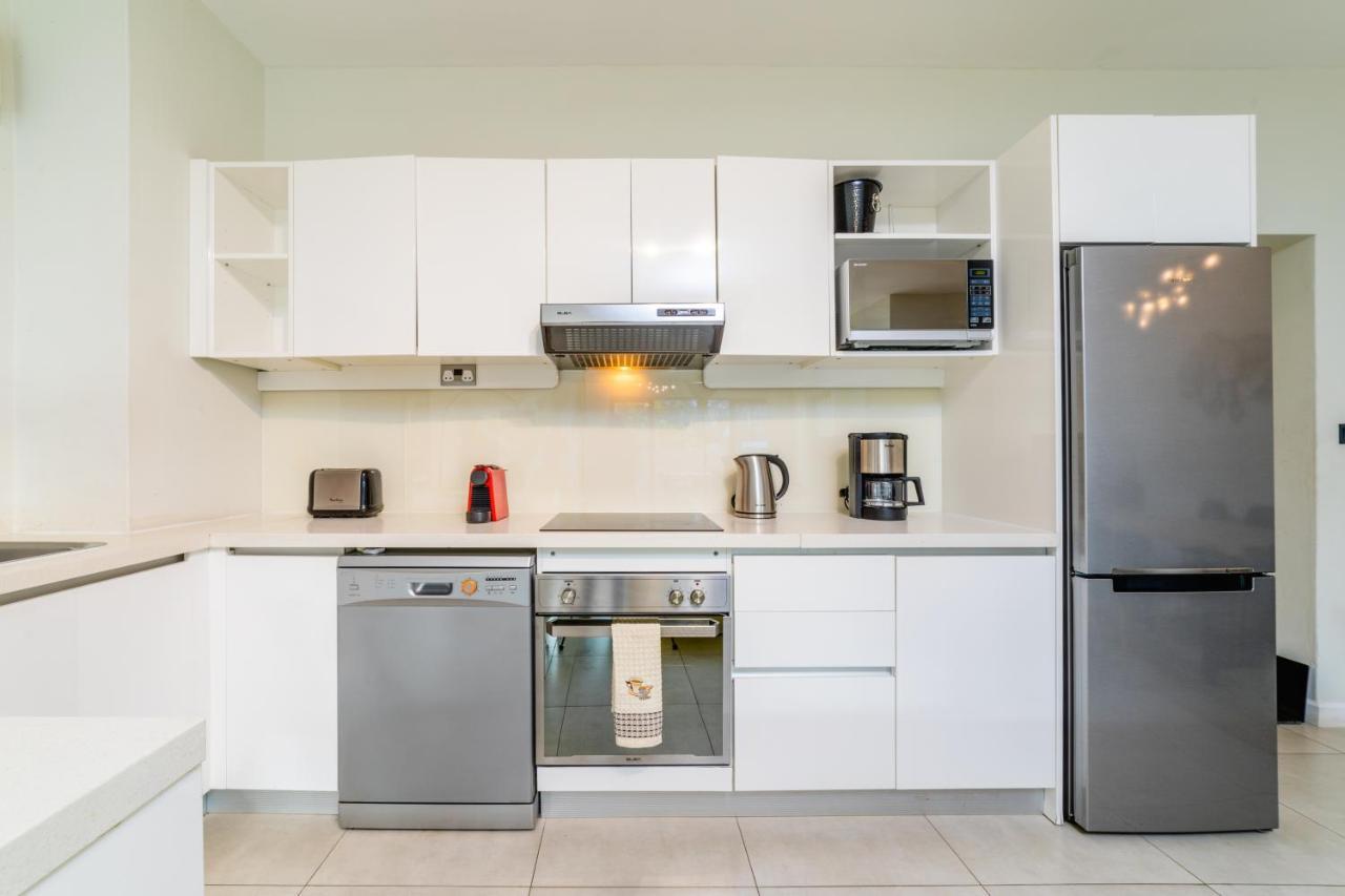 Beachcove Apt No 1 Pereybere Beach Esterno foto